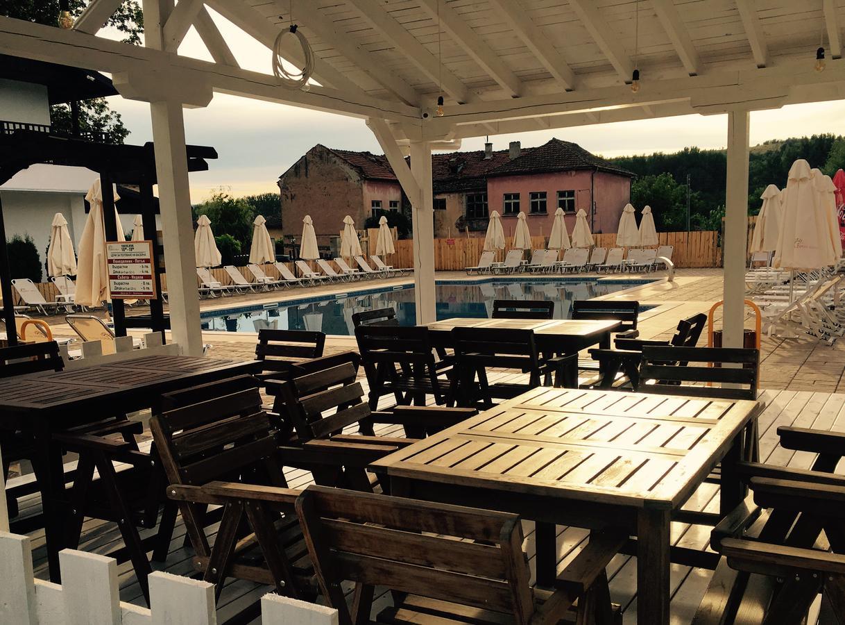 Guest House Bukor Shtepi Mandrica Zewnętrze zdjęcie
