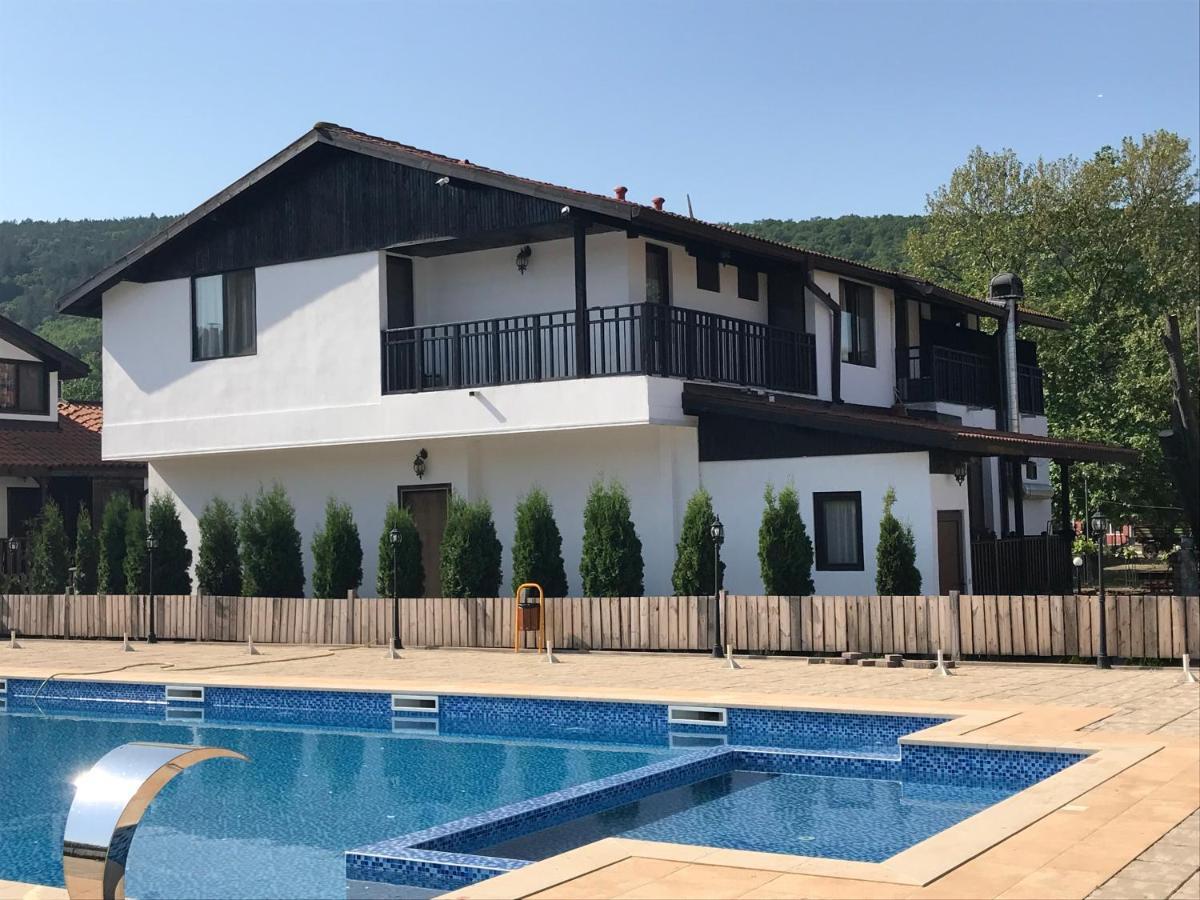 Guest House Bukor Shtepi Mandrica Zewnętrze zdjęcie